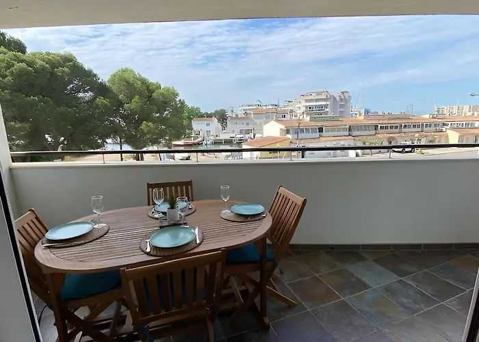 Superbe appartement rénové, résidence avec piscine